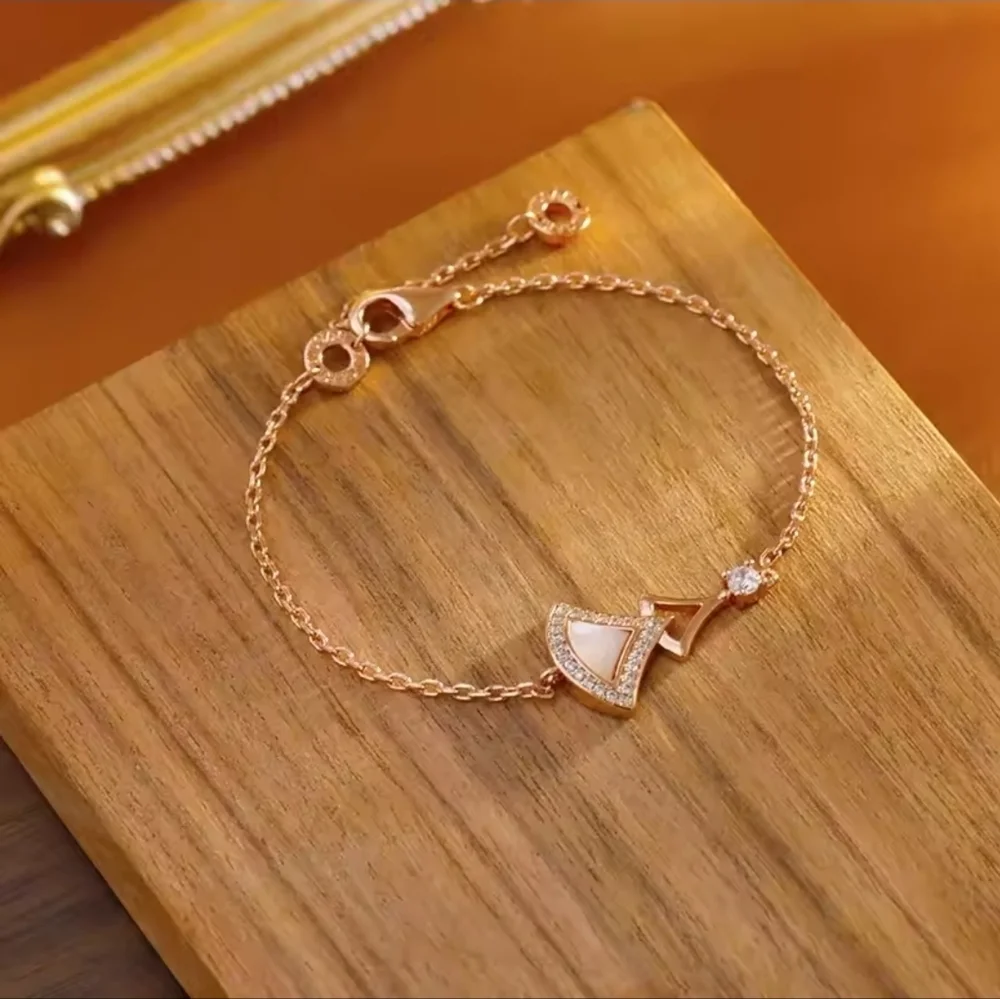 Elegant Pose Gold and White Bracelet